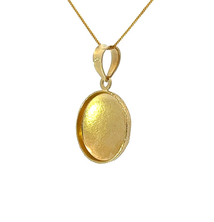 18Ct Tri-Toned Gold Decorative Pendant