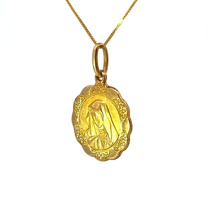 18Ct Yellow Gold Madonna Virgin Mary Pendant