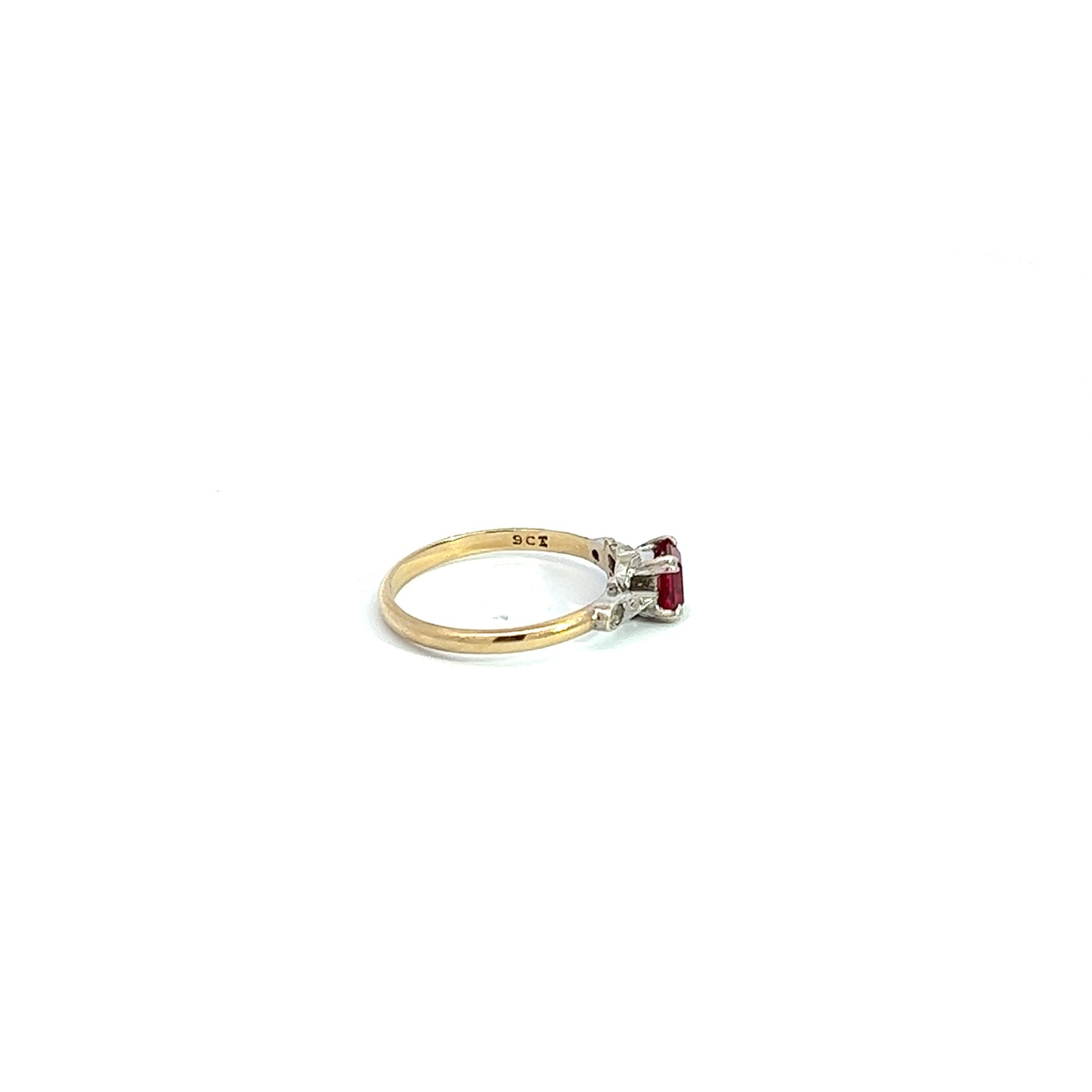 9Ct Yellow Gold Red Gemstone Ring