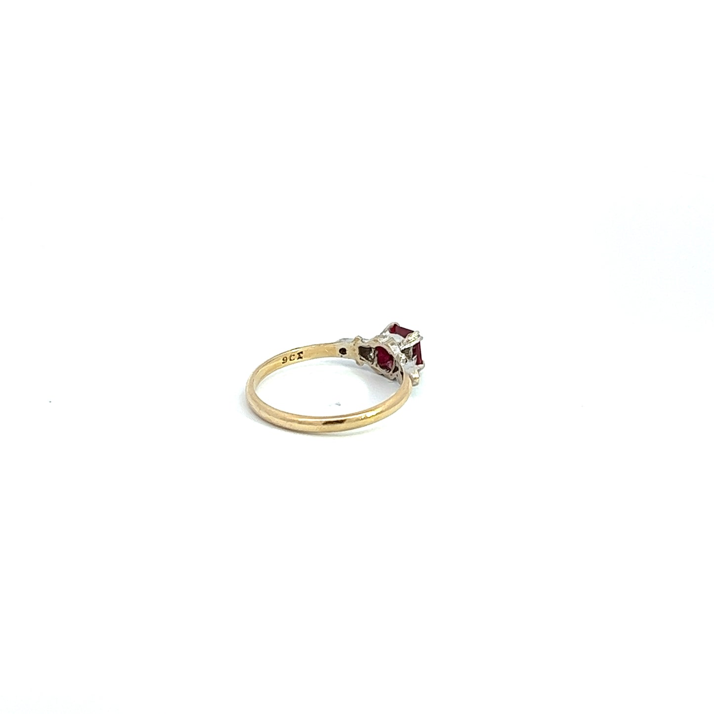 9Ct Yellow Gold Red Gemstone Ring