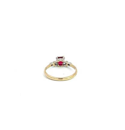 9Ct Yellow Gold Red Gemstone Ring