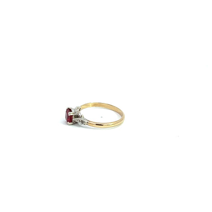 9Ct Yellow Gold Red Gemstone Ring