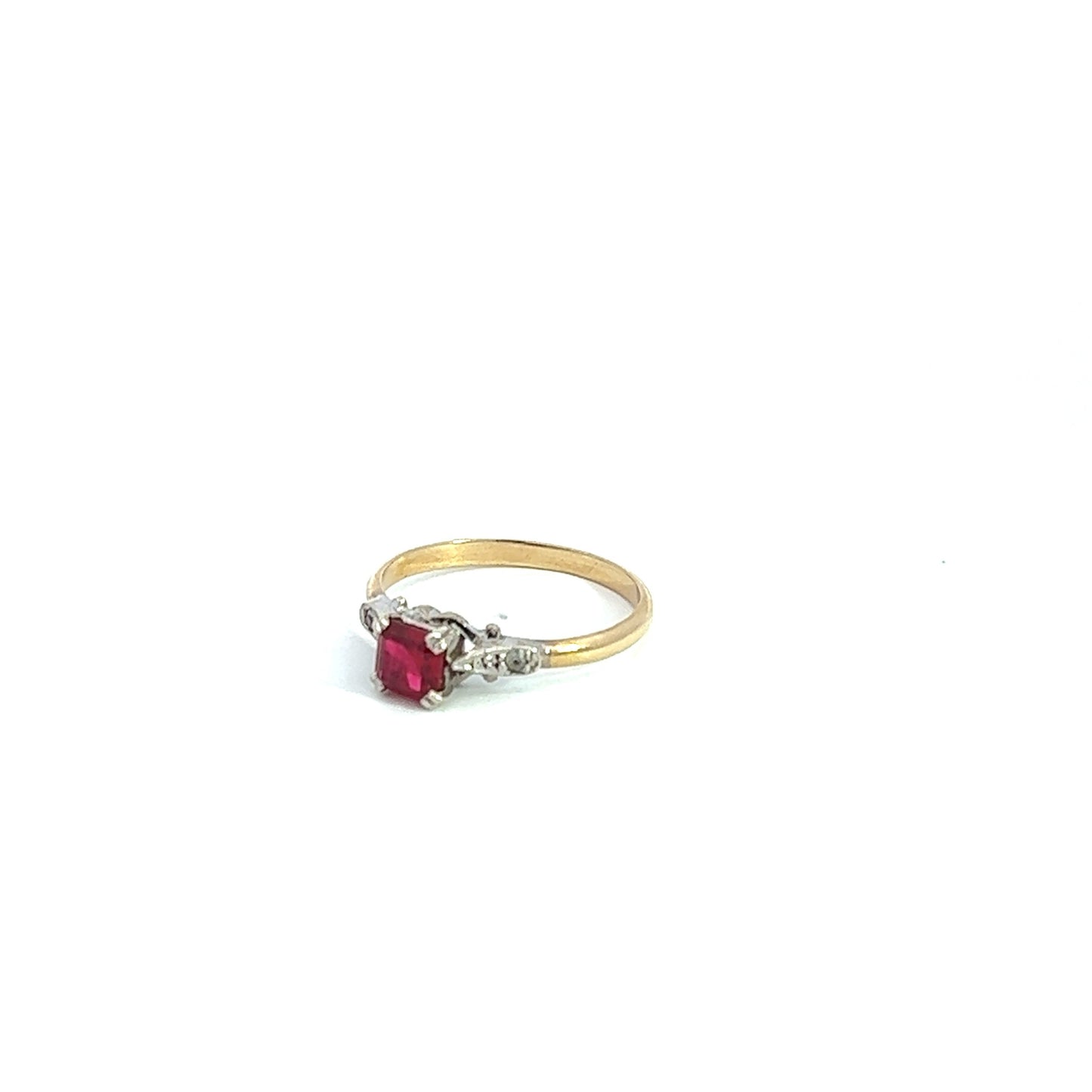 9Ct Yellow Gold Red Gemstone Ring