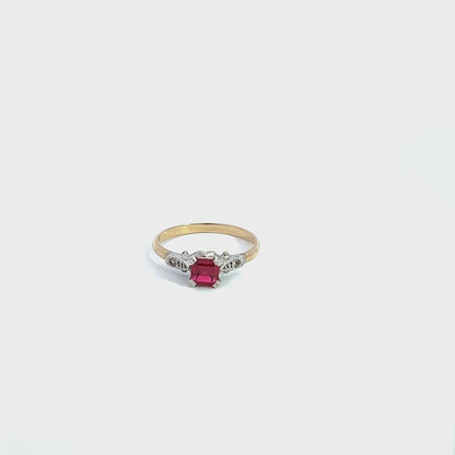 9Ct Yellow Gold Red Gemstone Ring