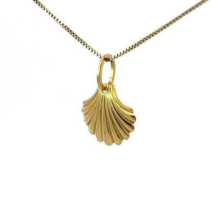 18Ct Yellow Gold Seashell Pendant