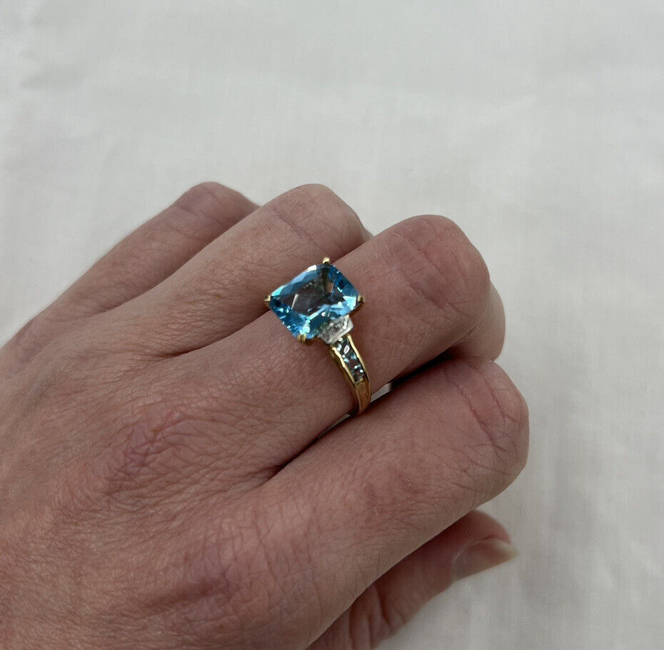 9Ct Yellow Gold Blue Gemstone Ring