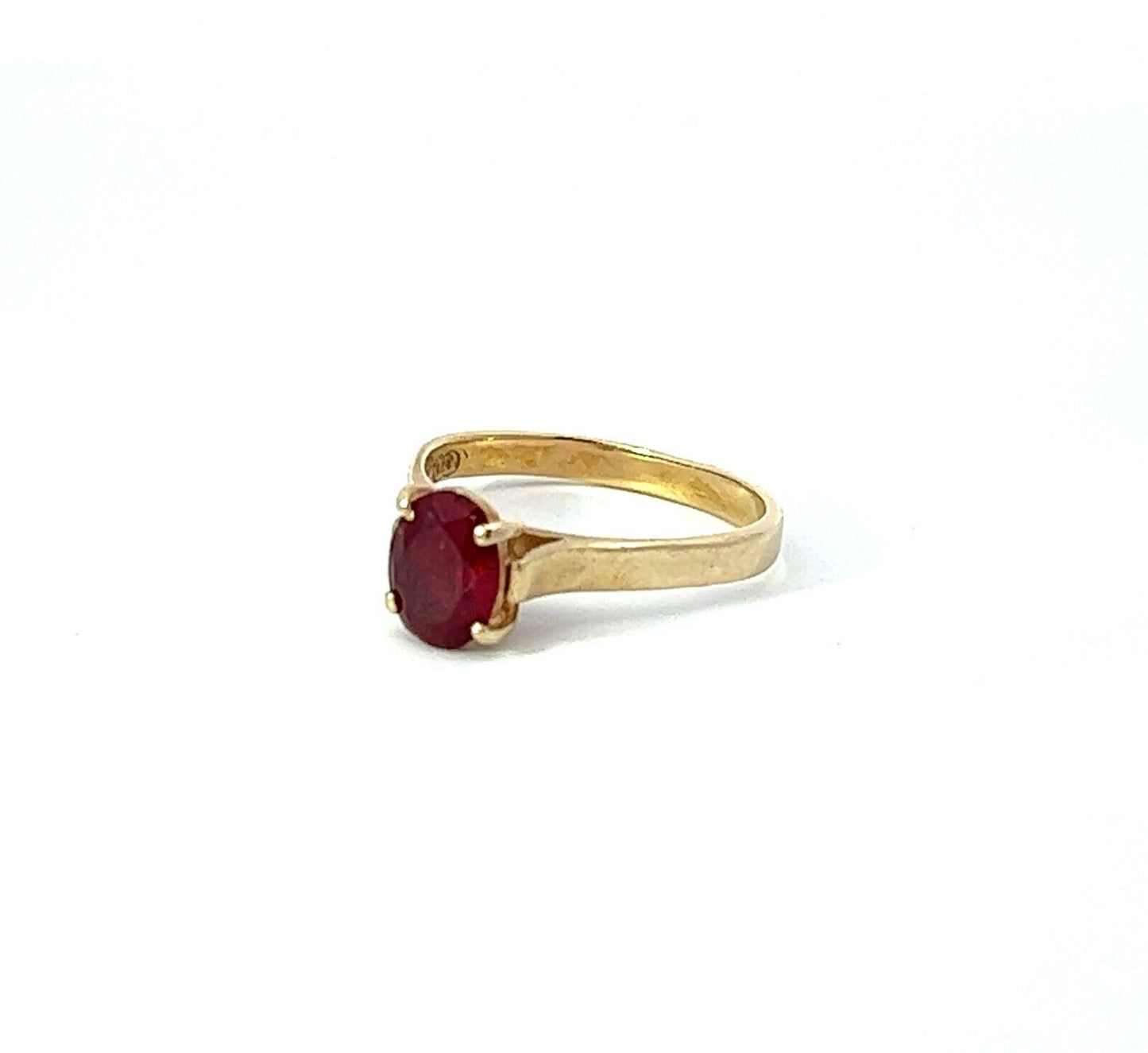 9Ct Yellow Gold Red Gemstone Ring