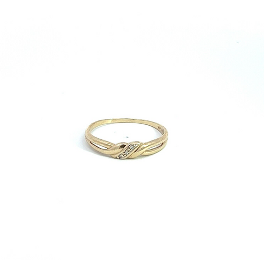 9Ct Yellow Gold Band With Diamond Accents