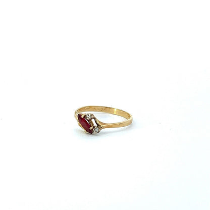 18Ct Yellow Gold Red Gemstone & Diamond Ring