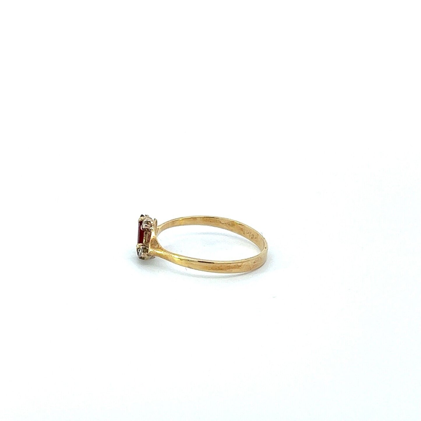 18Ct Yellow Gold Red Gemstone & Diamond Ring