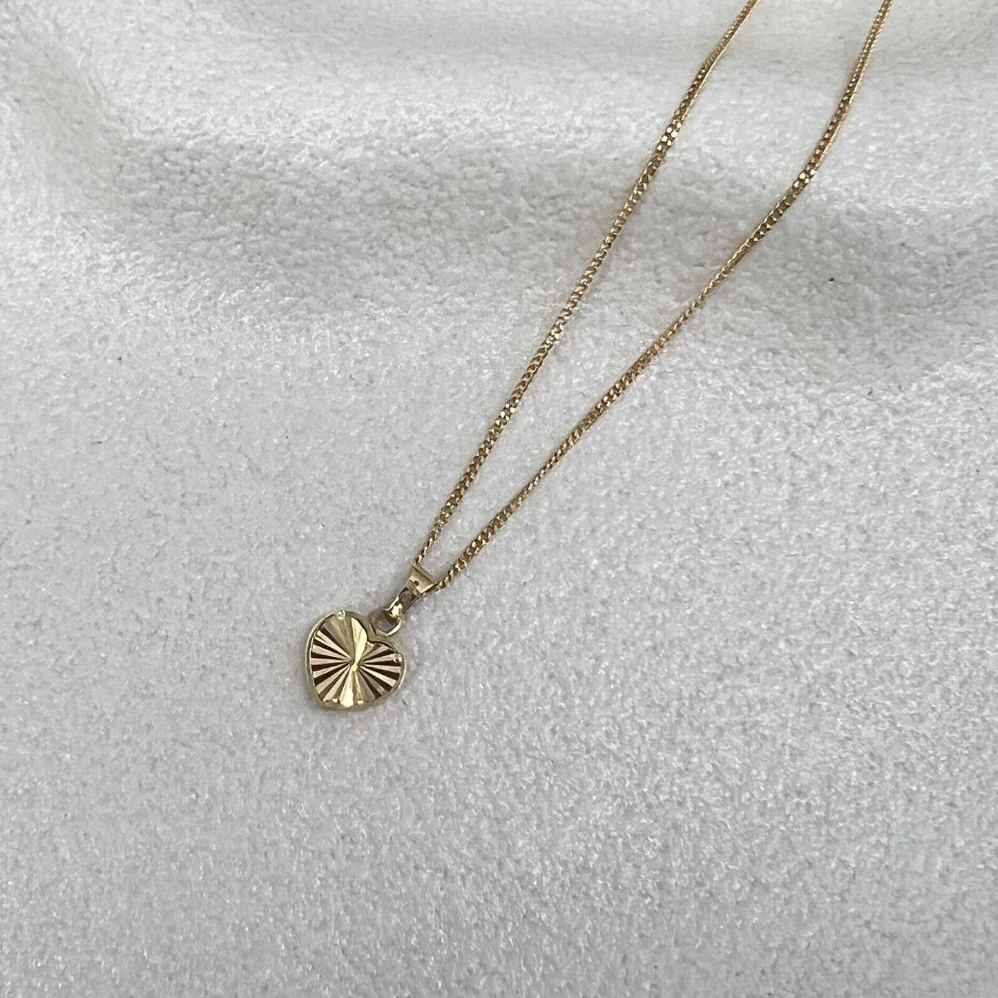 9Ct Yellow Gold Curb 35cm Trace Chain Necklace With 9Ct Two-Toned Heart Pendant