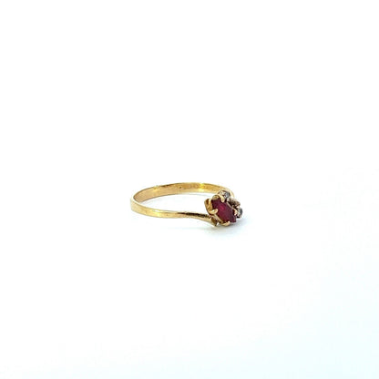 18Ct Yellow Gold Red Gemstone & Diamond Ring