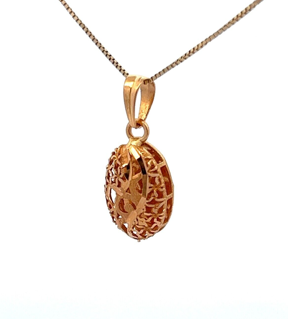 21Ct Yellow Gold Oval Openwork Floral Pendant