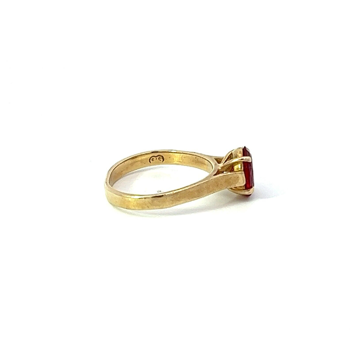 9Ct Yellow Gold Red Gemstone Ring